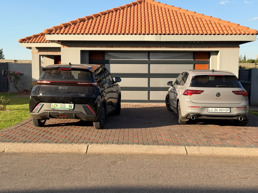 3 Bedroom Property for Sale in Waterkloof East North West